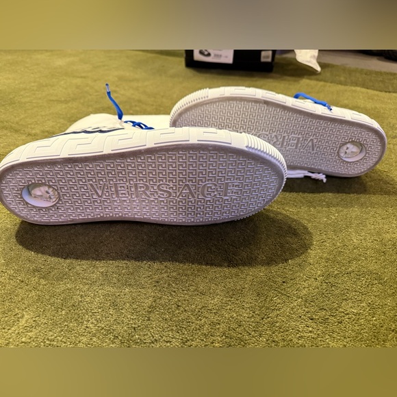 Versace! Versace! Versace! - Picture 3 of 8